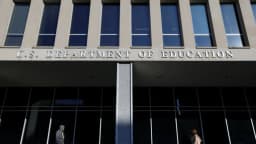 Juez renuncia a demanda del sindicato de docentes que desafía la prohibición del DEI