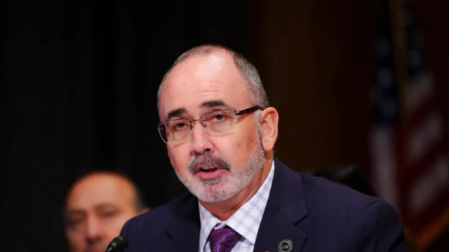 El presidente del sindicato United Auto Workers respalda los aranceles de Trump