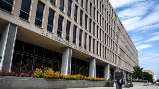 Juez bloquea al Departamento de Educación de recortar USD $250 millones en subvenciones