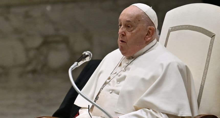 El papa Francisco cumple 12 de años de pontificado recuperándose en el hospital