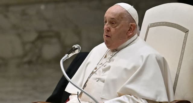 El papa Francisco cumple 12 de años de pontificado recuperándose en el hospital