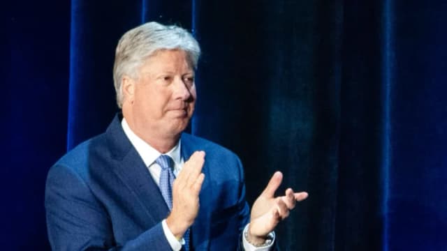 El expastor de una megaiglesia de Texas es acusado de abuso sexual infantil en Oklahoma