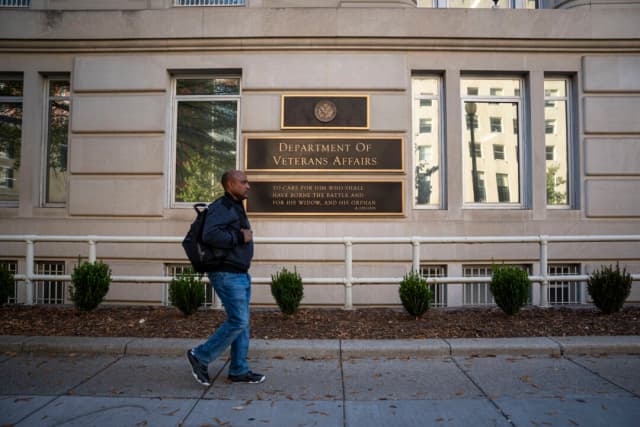 Asuntos de Veteranos deja de ofrecer tratamiento para la disforia de género a muchos de sus pacientes