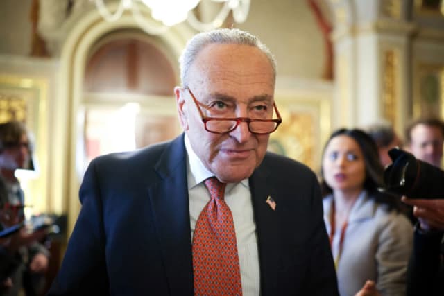 Schumer responde a críticas sobre manejo del proyecto republicano: Soy el mejor líder para el Senado