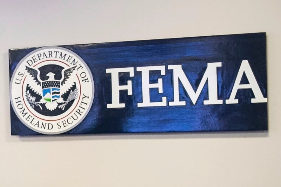 Un letrero de la Agencia Federal para el Manejo de Emergencias en Washington. (Al Drago/The New York Times vía AP/Pool)