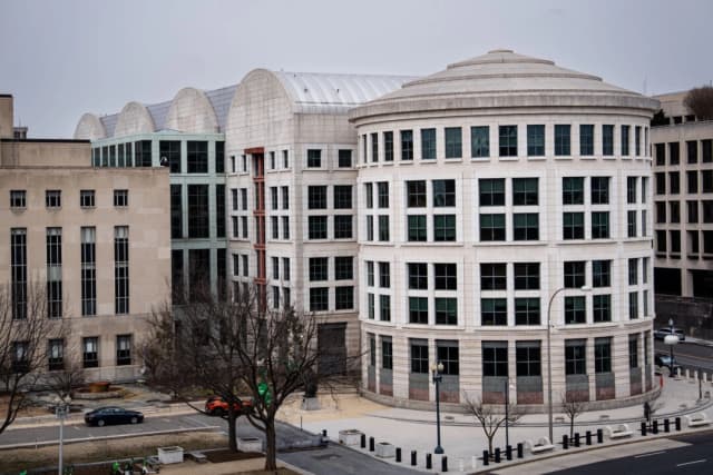 Jueza federal se niega a bloquear el despido de directivos del Instituto de Paz de EE. UU.