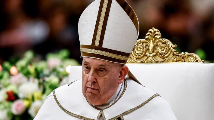 El Vaticano confirma que el Papa Francisco ya no usa ventilador mecánico por mejora en su salud