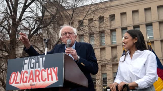 Sanders y AOC celebran mitin en Denver para movilizar a las bases del Partido Demócrata