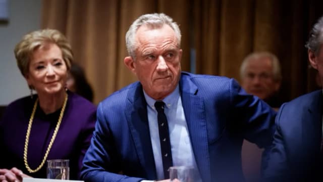 La secretaria de Educación no descarta un papel de RFK Jr. en las vacunas escolares