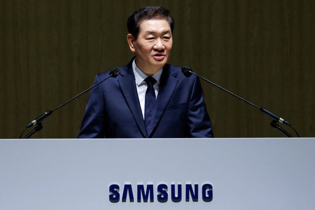 Han Jong-hee, codirector ejecutivo de Samsung Electronics Co, habla durante la asamblea general anual de la empresa en el Centro de Convenciones de Suwon, Corea del Sur, el 19 de marzo de 2025. (SeongJoon Cho/Pool vía Reuters)
