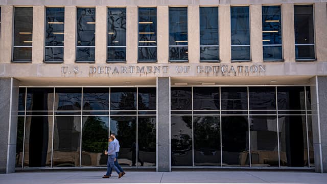 Coalición demanda a Trump para frenar desmantelamiento del Departamento de Educación