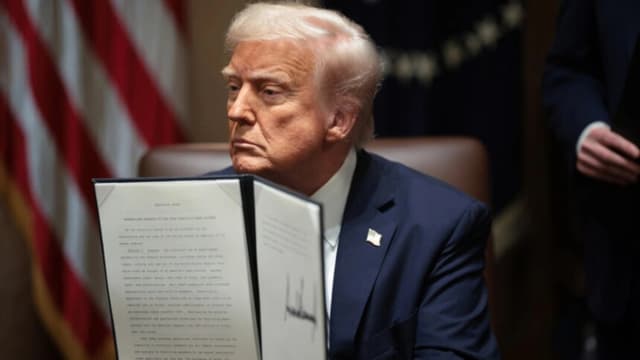 Trump firma orden ejecutiva que impide a los inmigrantes ilegales votar en las elecciones federales