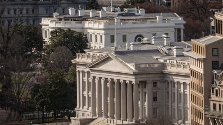 La Casa Blanca y el Departamento del Tesoro en Washington, el 10 de marzo de 2025. (Madalina Vasiliu/The Epoch Times)