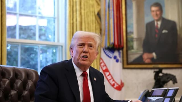 Trump anuncia aranceles del 25 % sobre los automóviles extranjeros