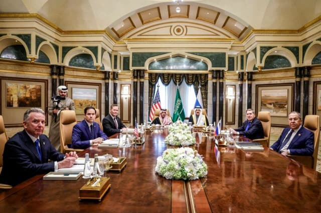 Rusos podrían estar "arrastrando los pies" en conversaciones de alto al fuego en Ucrania, dijo Trump