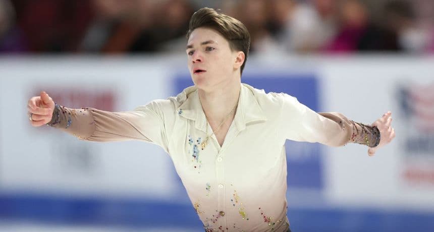 Maxim Naumov patina en el Campeonato de Patinaje Libre Masculino durante el Campeonato de Patinaje Artístico de Estados Unidos Prevagen 2025 en el Intrust Bank Arena, el 26 de enero de 2025 en Wichita, Kansas. (Matthew Stockman/Getty Images)