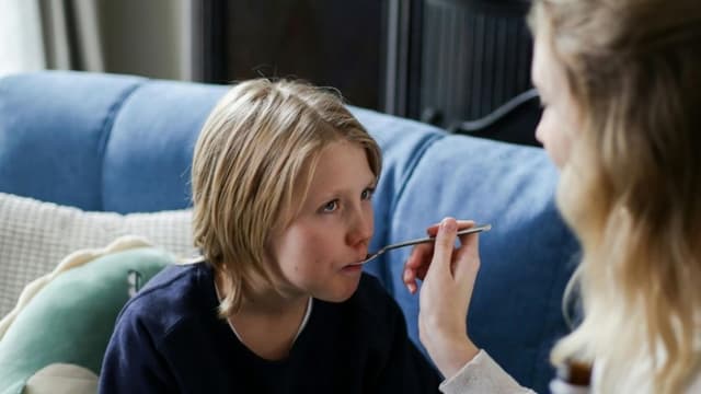 Perder bacterias beneficiosas podría explicar dificultades en algunos niños tras infección por COVID