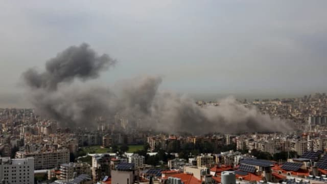 Israel ataca bastión de Hezbolá en Beirut por primera vez desde el alto el fuego