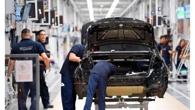 La producción de autos en México se desploma un 9.07 % interanual en abril