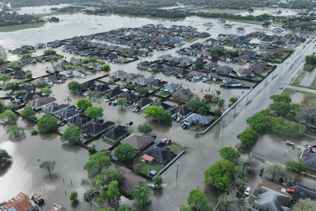 Fuertes tormentas inundan las calles y provocan rescates en Texas