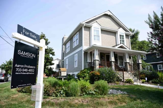 Pagos mensuales de vivienda en EE. UU. alcanzan récord histórico y afectan la accesibilidad