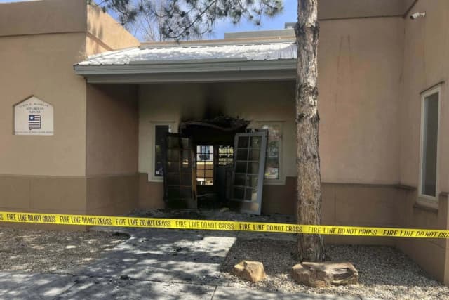 Las autoridades investigan el incendio que dañó la sede del Partido Republicano de Nuevo México