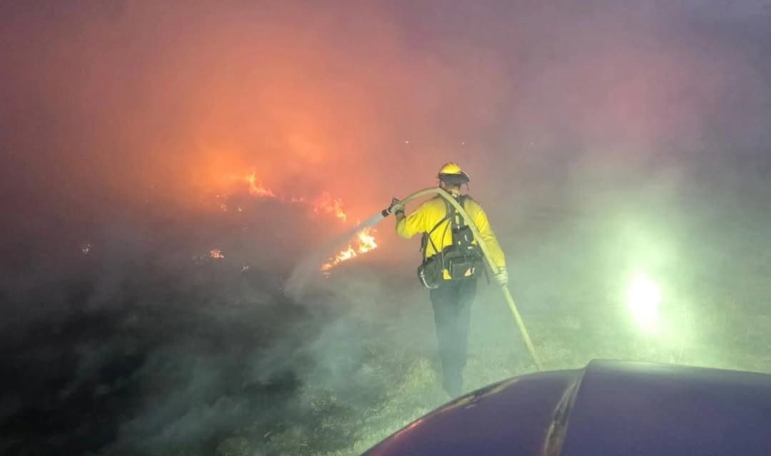 Gran incendio forestal provoca evacuaciones en el centro de California