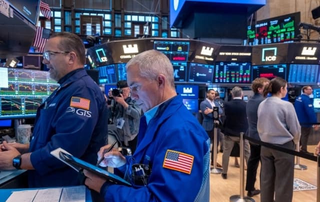 Bolsas de EE. UU. repuntan tras últimas declaraciones de Trump sobre Powell, jefe de la Fed, y China