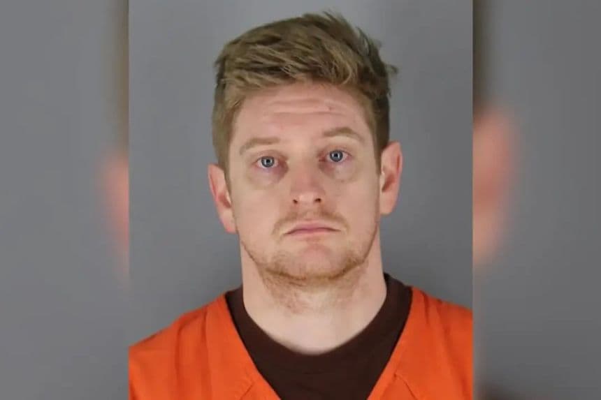 Foto policial del acusado de vandalizar Tesla, Dylan Bryan Adams. (Oficina del Sheriff del condado de Hennepin)