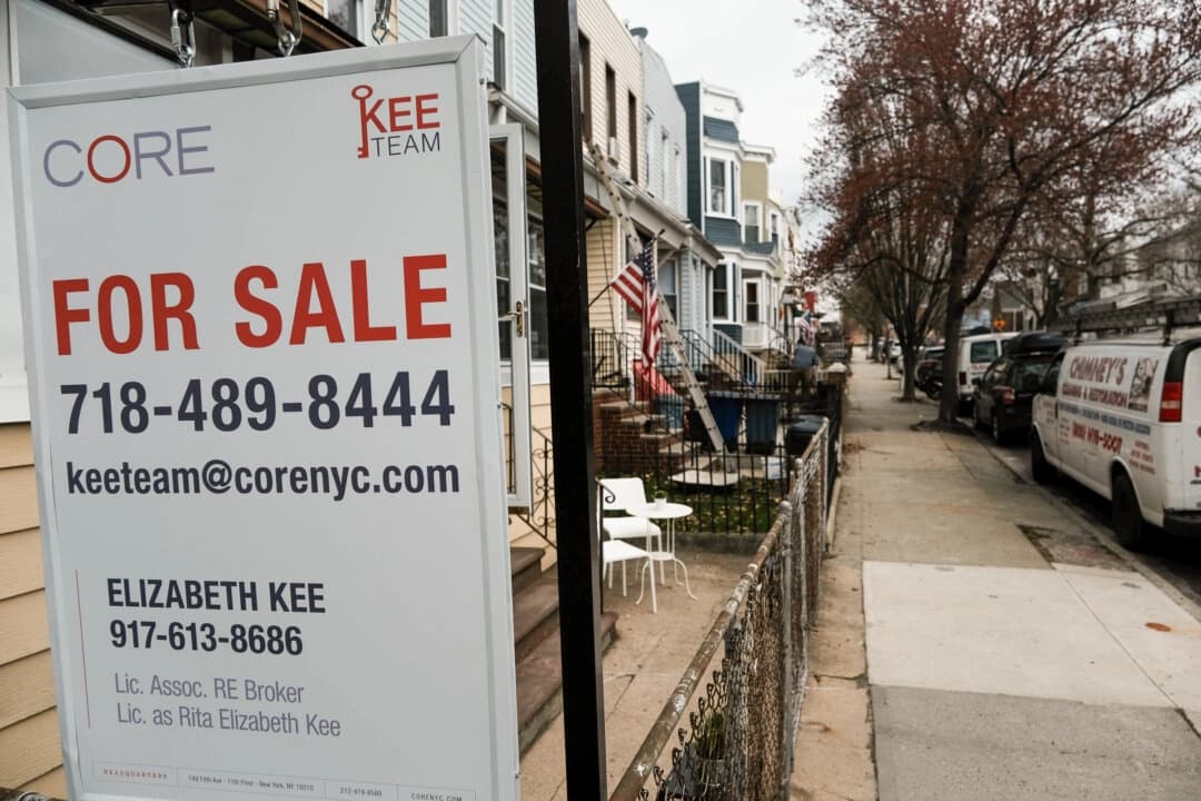 Una casa en venta en un barrio de Brooklyn con una oferta limitada de viviendas unifamiliares, en Nueva York, el 31 de marzo de 2021. (Spencer Platt/Getty Images)