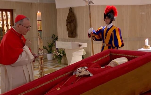 El cuerpo del papa Francisco es velado en la basílica de San Pedro