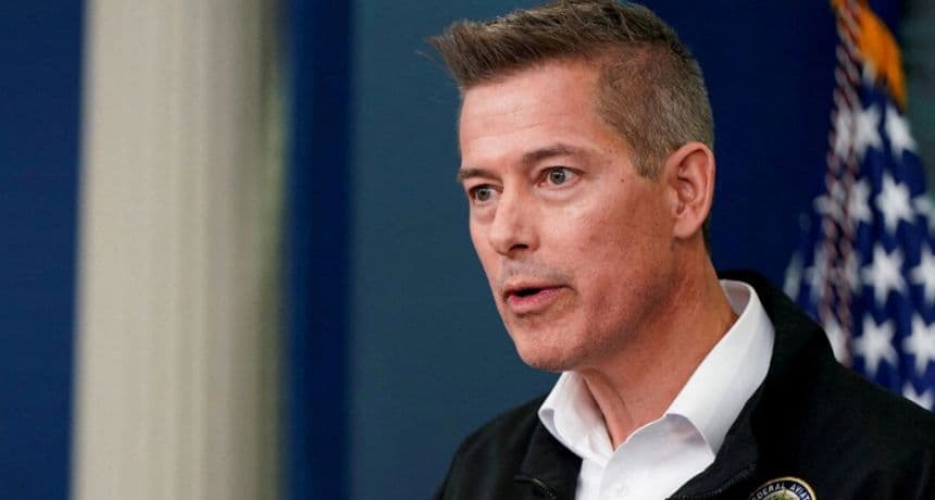 El secretario de Transporte, Sean Duffy, habla con los periodistas en la Sala de Prensa Brady de la Casa Blanca, en Washington, el 30 de enero de 2025. (Elizabeth Frantz/Reuters)