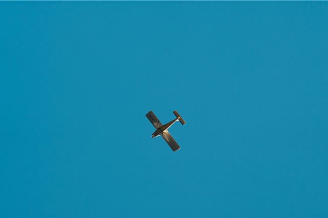 Muere piloto al estrellarse un avión experimental antes de un espectáculo aéreo en Virginia