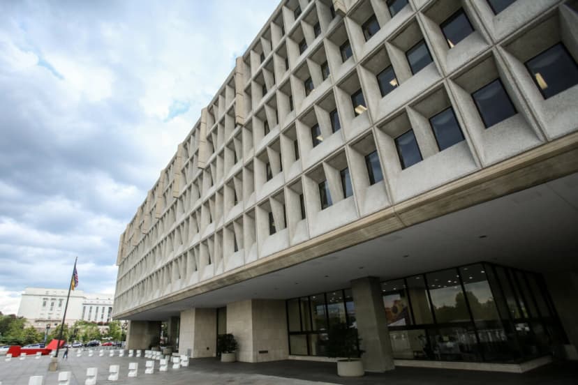 El edificio del Departamento de Salud y Servicios Humanos en Washington el 14 de agosto de 2018. (Samira Bouaou/The Epoch Times).