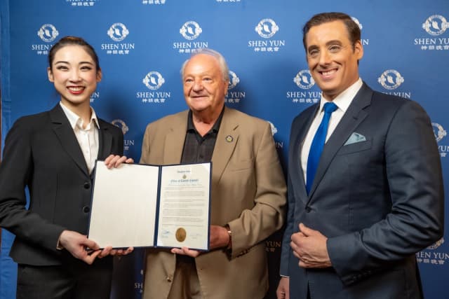 Concejal de condado elogia a Shen Yun: "Se lo recomiendo a todo el mundo"