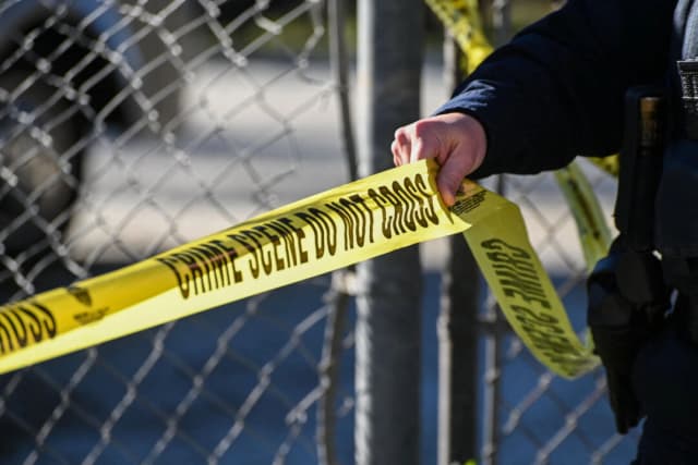 Niña de 9 años muere después de que su madre la dejara dentro de un automóvil