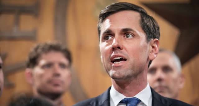 Senado de Texas busca derogar la ayuda universitaria para inmigrantes ilegales