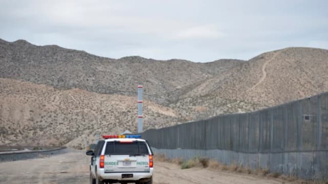 EE. UU. procesa por primera vez a inmigrantes ilegales por ingresar a zona militar en la frontera