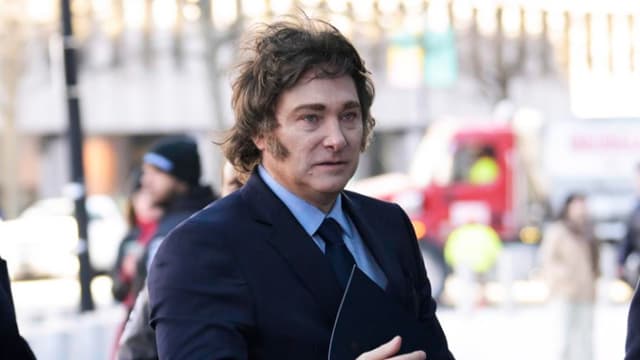 Milei habilita a la Policía argentina a realizar requisas y detenciones sin orden judicial