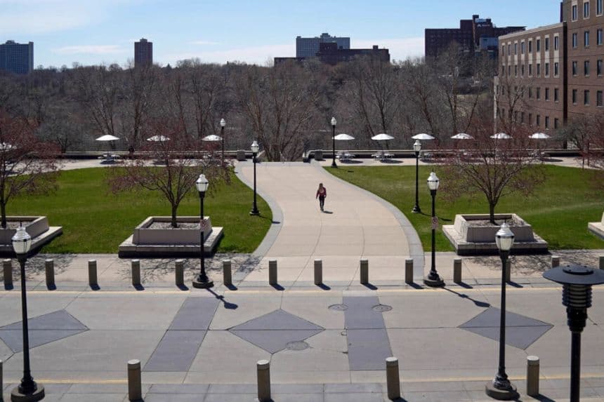 Una vista del campus de la Universidad de Minnesota en Minneapolis el 21 de abril de 2020. (Glenn Stubbe/Star Tribune vía AP, Archivo)