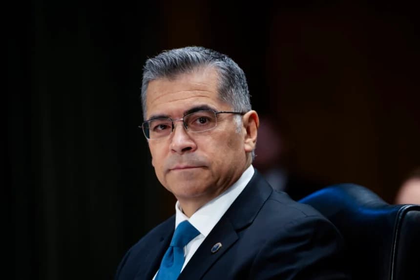 El secretario de Salud y Servicios Humanos, Xavier Becerra, testifica ante el Comité de Asignaciones del Senado en Washington el 8 de noviembre de 2023. (Madalina Vasiliu/The Epoch Times)