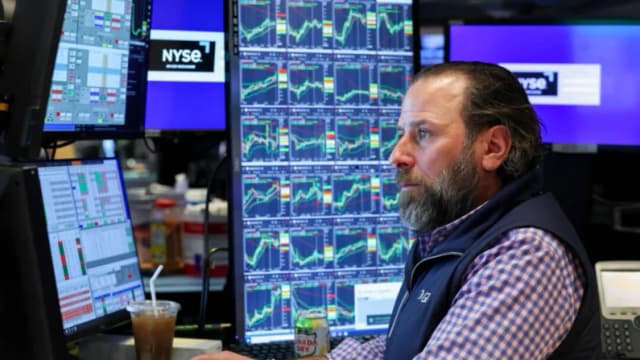 Dow Jones cae 1500 puntos un día después de anuncio de Trump sobre aranceles