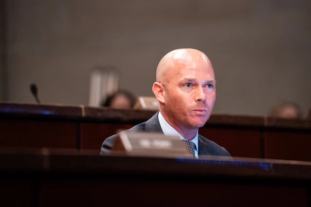 El representante William Timmons (R-S.C.) habla durante una audiencia en Capitol Hill en Washington el 5 de marzo de 2025. Madalina Vasiliu/The Epoch Times.