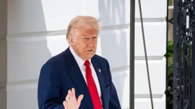 Trump dice que China entró en pánico al imponer aranceles de represalia