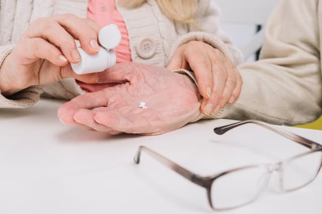 Uso de antidepresivos se relaciona con mayor deterioro cognitivo en pacientes con demencia: estudio