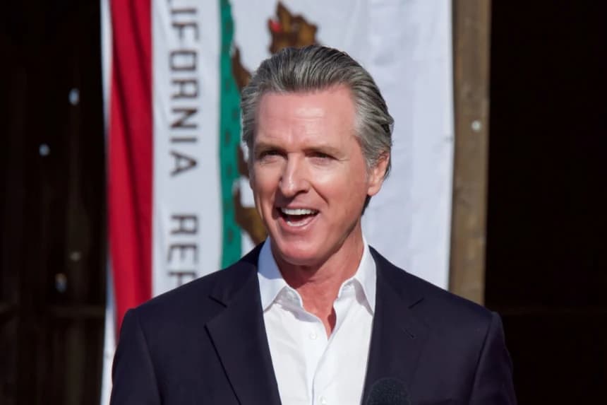 El gobernador de California, Gavin Newsom, habla en Davis Ranches en Colusa, California, el 10 de diciembre de 2024. Travis Gillmore/The Epoch Times