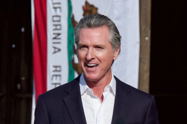 Newsom desafía los aranceles de Trump y apuesta por acuerdos comerciales internacionales