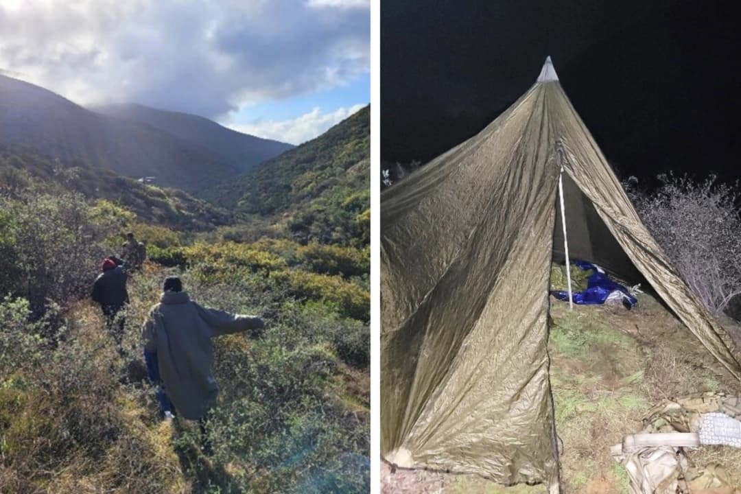 (Izq.) Agentes de la Patrulla Fronteriza de la Estación de Chula Vista respondieron a una llamada de socorro de dos mujeres en el Monte Otay en Dulzura, California, el 28 de marzo de 2025. (Dcha.) Los agentes levantaron un refugio improvisado para proteger a las mujeres heridas hasta que pudieran ser trasladadas en avión fuera de la montaña. (Patrulla Fronteriza de EE. UU.)
