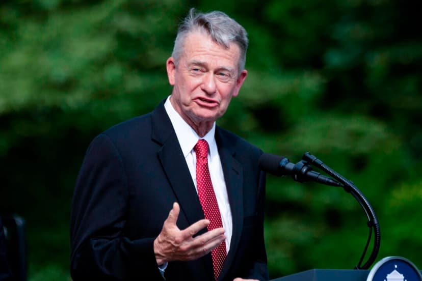 El gobernador de Idaho, Brad Little, habla en la Casa Blanca el 16 de julio de 2020. (Jim Watson/AFP a través de Getty Images).