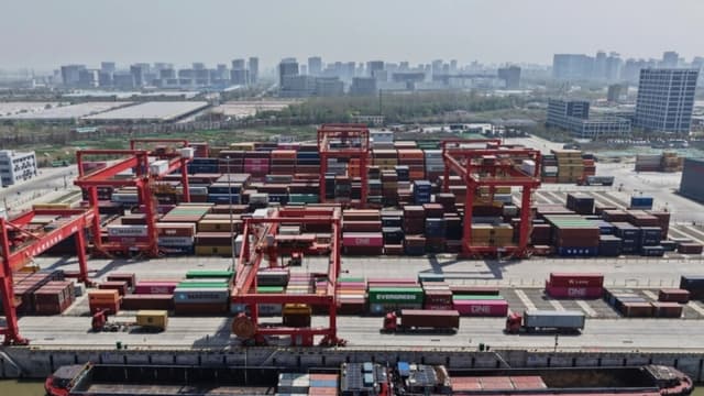 China se niega a ceder luego EE. UU. amenazara con un arancel adicional del 50%